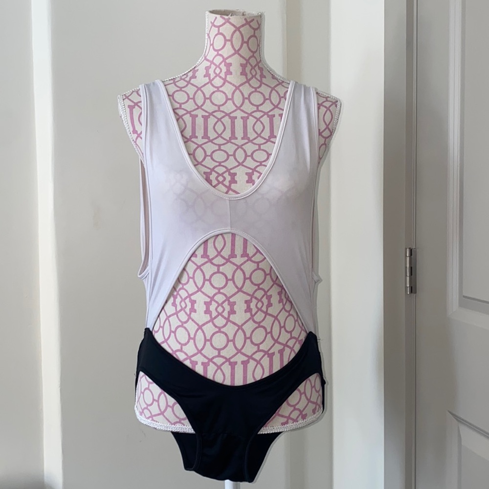 Black&White One piece bathing suit